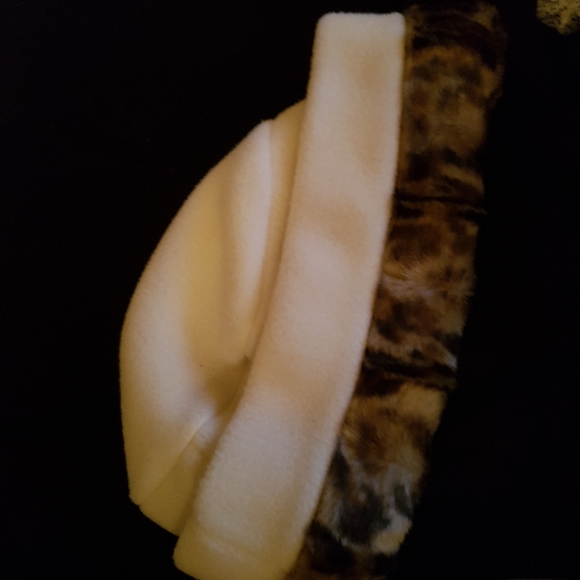 Local crafted winter hat. - Picture 1 of 4